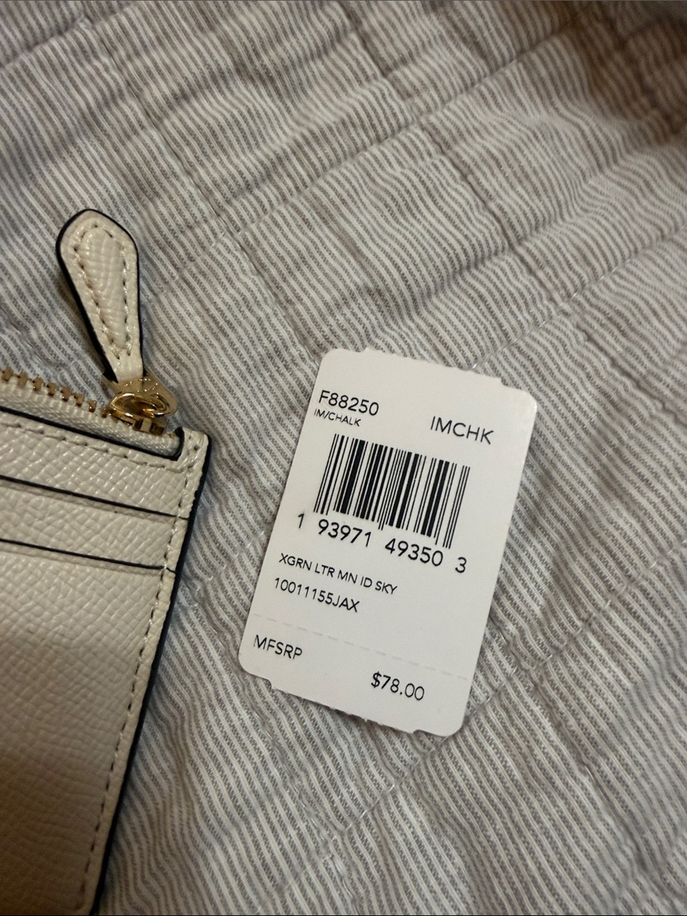 Coach Cream Leather Card Holder with Gold Key Ring - Picture 6 of 6